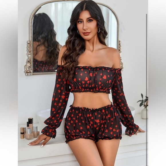 2 piece heart ruffle top and shorts set - Picture 5 of 6